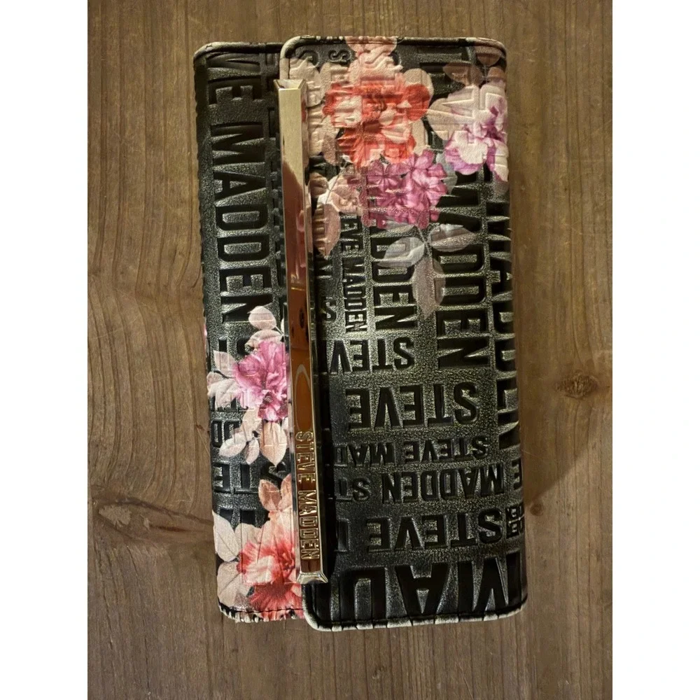 Steve Madden Black Floral Embossed Logo Tri-Fold Wallet Gold Tone Bar‎ Accent